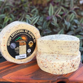 Queijo da Alagoa Tipo Parmesão Temperado da Fazenda Bela Vista