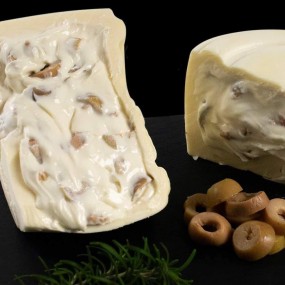 Queijo Trufado com Azeitonas - Bom da Fazenda 