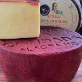 Queijo da Alagoa Tipo Parmesão Curado no Vinho Serra do Condado 