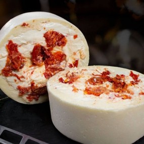 Queijo Trufado com Tomate Seco - Bom da Fazenda 
